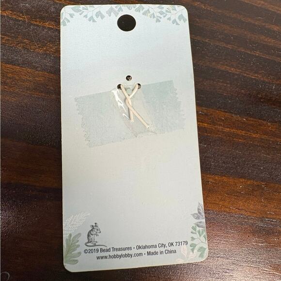 NWT Fairytale by Bead Treasures Queen of Hearts Playing Card Suits Metal Pendant - Picture 4 of 4